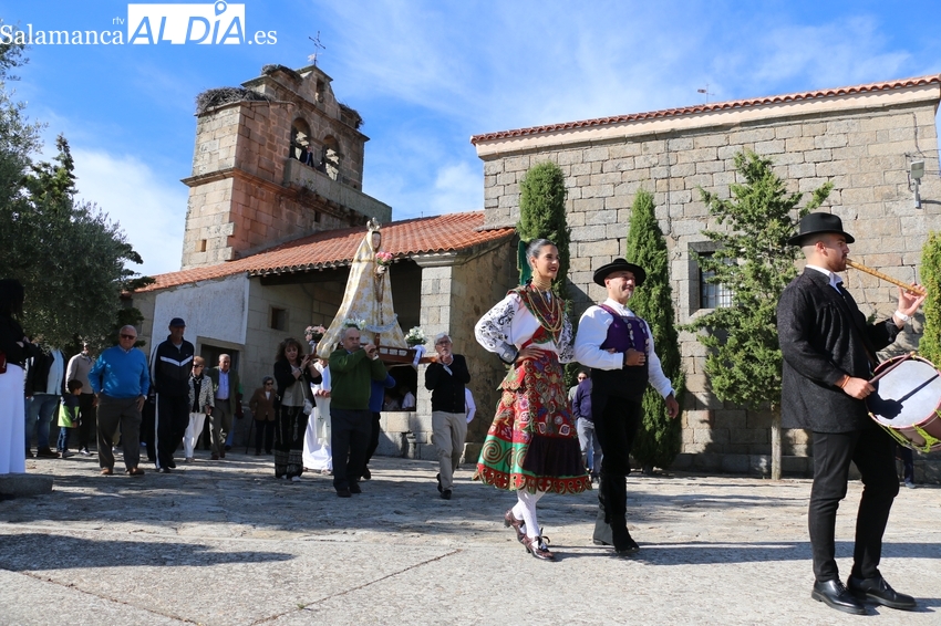 Divertida subasta de roscas a favor de la Virgen del Rosario en Sardón de los Frailes