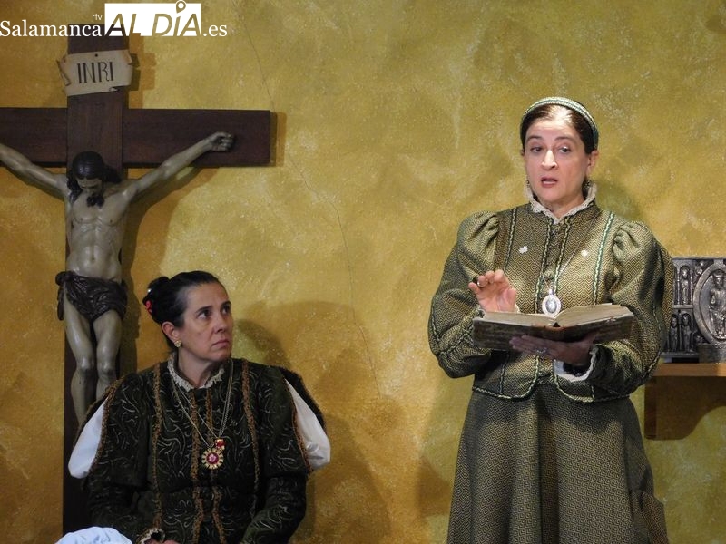 Buscando a Nebrija, ovacionado en las urbanizaciones de Galindo y Perahuy