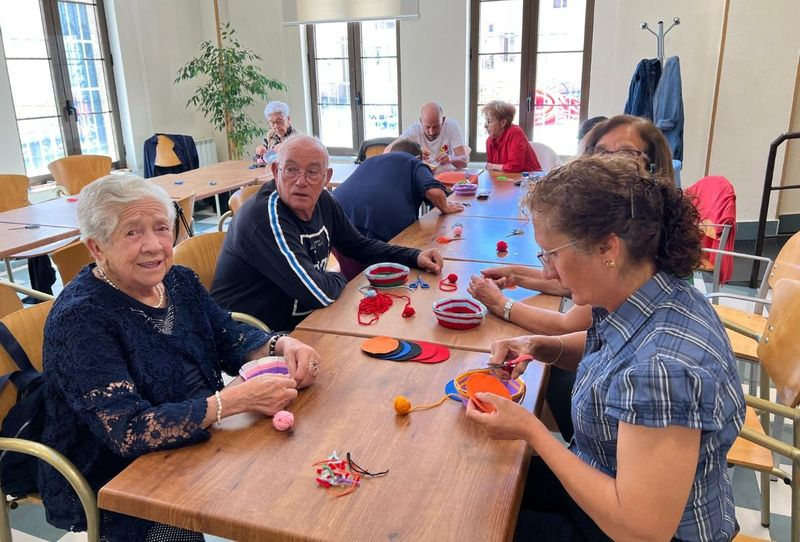 Niños y mayores de Carbajosa disfrutarán de talleres de manualidades y salidas culturales en el mes de octubre