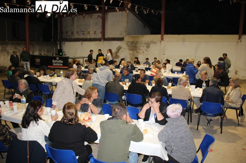 En Fuenteliante reponen fuerzas con una parrillada para afrontar un fin de semana de fiestas