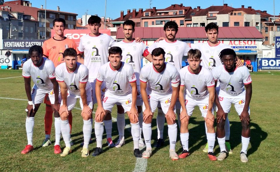 Un gol de Alberto Martín da la victoria al Real Ávila en Luanco (Asturias)