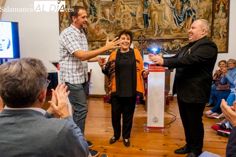 Charo López, cantos esculpidos en recuerdo de Miguel de Unamuno