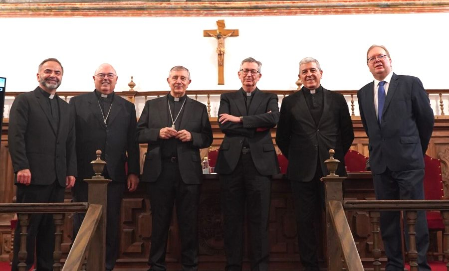 Los jueces del Tribunal para las Causas de Nulidad Matrimonial toman parte en un Simposio