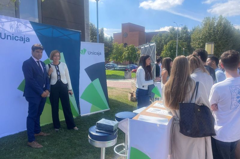Unicaja participa en la Feria de Bienvenida a los estudiantes de la Universidad de Salamanca