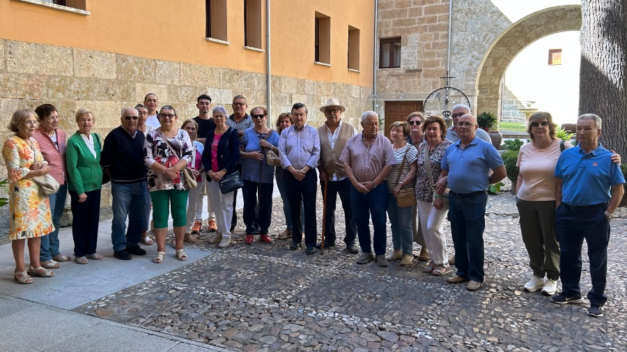 Más de una veintena de personas toma parte en la nueva visita a la parte noble del Palacio Episcopal