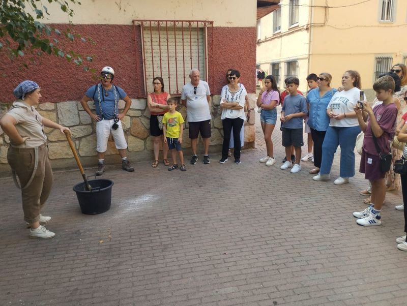 Comienzan las rutas teatralizadas que repasan la historia de Santa Marta desde el paleolítico