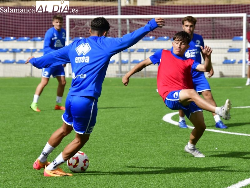 Ramiro y Tur no completan el entrenamiento de Unionistas con el grupo para hacer ejercicios al margen, pero Rastrojo evoluciona