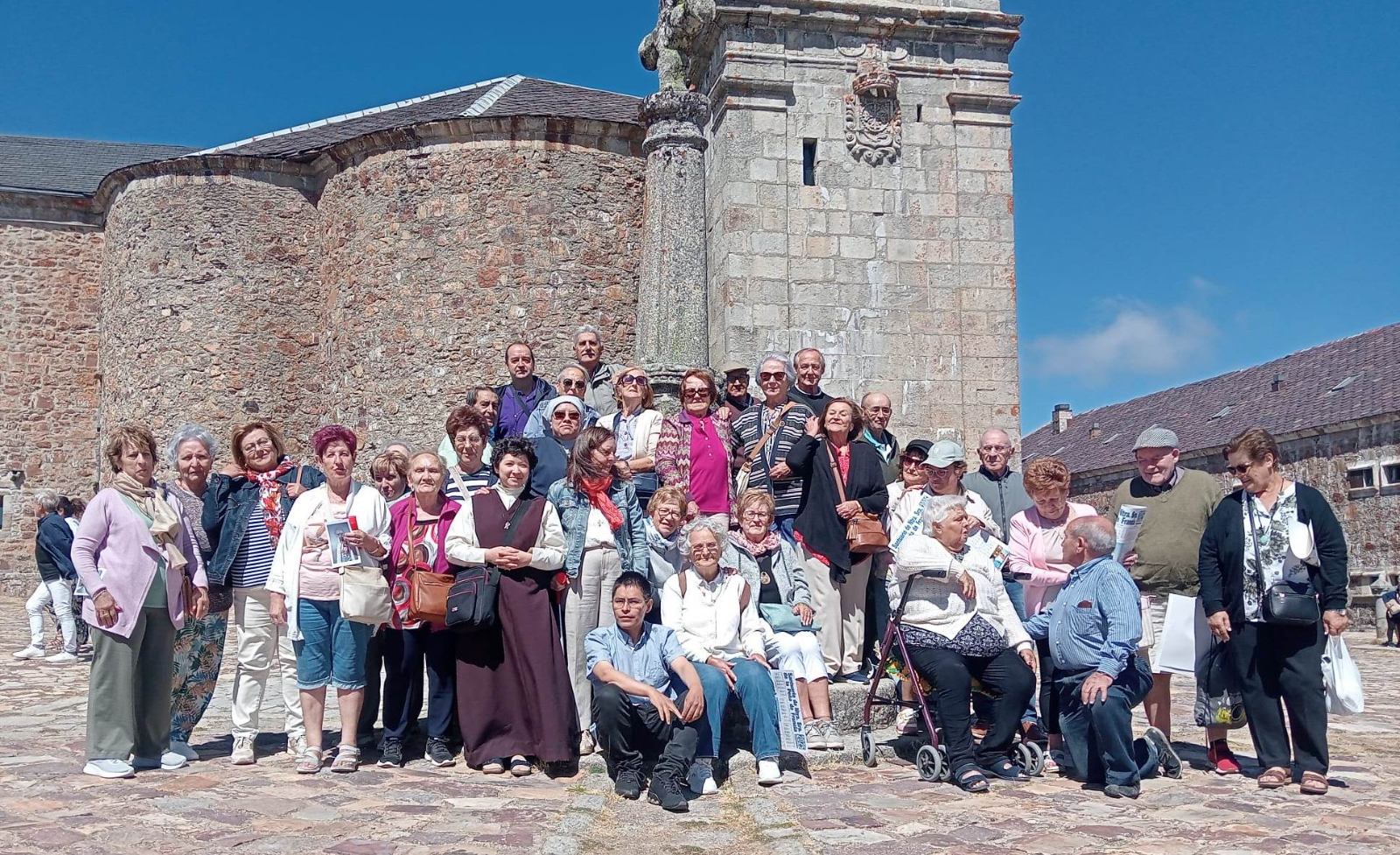 Fieles de San Cristóbal, Sancti-Spíritus y Martín de Yeltes peregrinan a la Peña de Francia