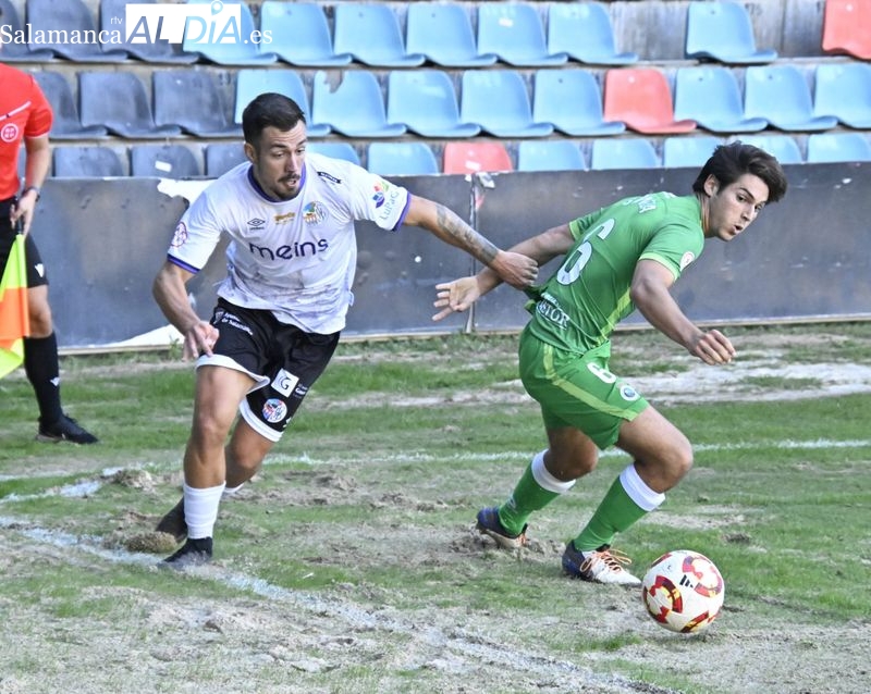Desastre en el Helmántico: un césped de vergüenza, un Salamanca UDS que hace aguas y una afición harta (0-3)