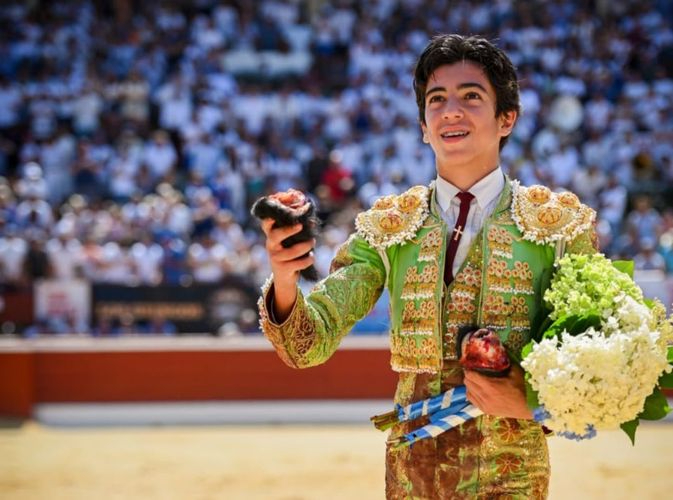 Marco Pérez con rotura fibrilar intensifica su rehabilitación para llegar a su presentación en Salamanca  