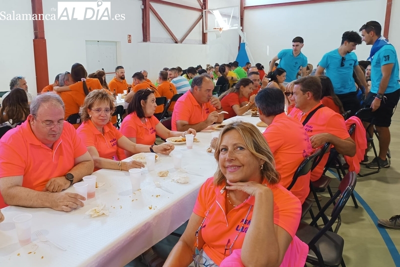 En Barruecopardo dan cuenta de 470 raciones de paella para coger fuerzas