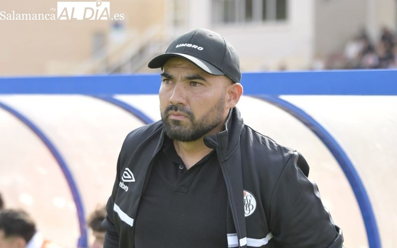 Jehu y las pintadas o cánticos a Dueñas: Rafa ya está acostumbrado a que cada semana le piten y es muy profesional