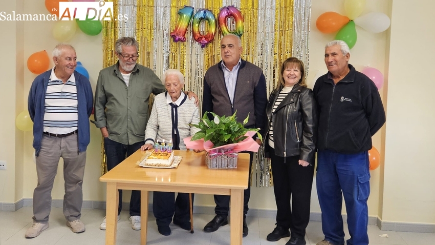 El Ayuntamiento de Barruecopardo celebra el centenario de María Carreto en la residencia de mayores   