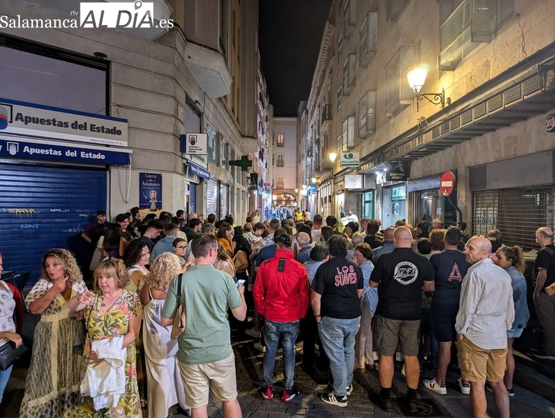 Locura por Camela en Salamanca: mareos y colas en los accesos que ya estaban cerrados