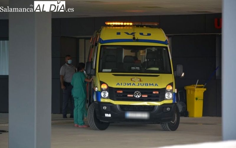 Tres heridos por el choque de dos turismos en la carretera de Matilla, en el cruce del Hospital de Los Montalvos