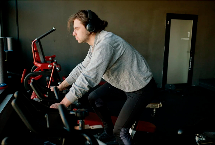 Cinta de correr o bicicleta estática: ¿cuál elegir para mejorar tu salud cardiovascular?