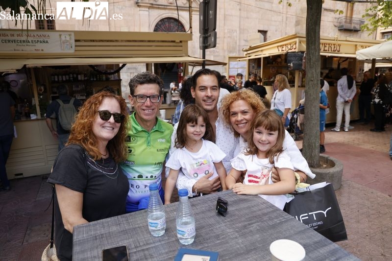 Buen rollo y pinchos ricos en las casetas de Rector Lucena y Los Bandos