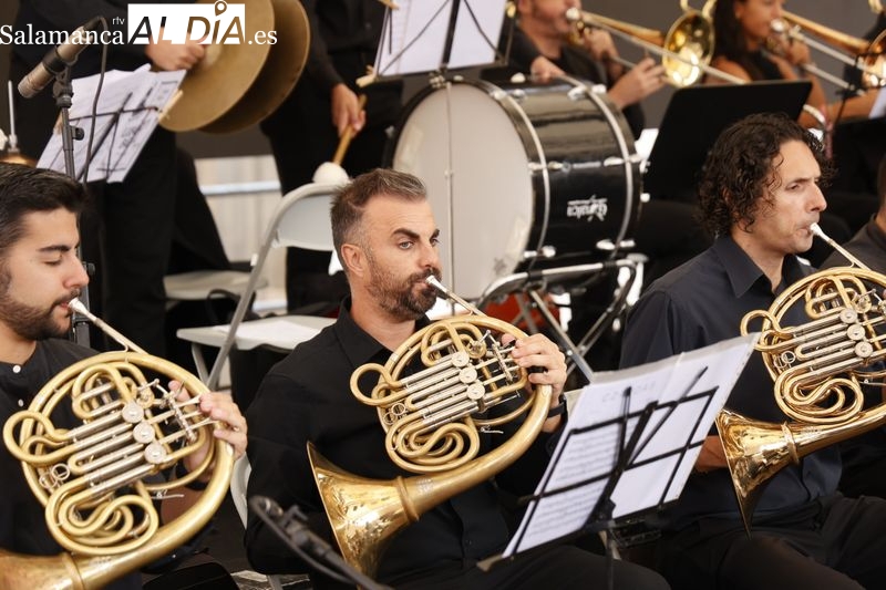 La Banda Municipal de Salamanca vuelve a lucirse en la Plaza Mayor