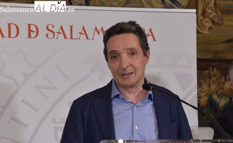 El rector de la USAL afirma que es víctima de acoso sistemático, suplantación de identidad y una persecución sin precedentes