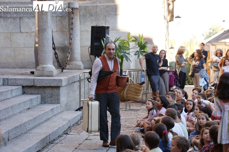 La comedia absurda de David Cebrián triunfa entre el público familiar de Salamanca