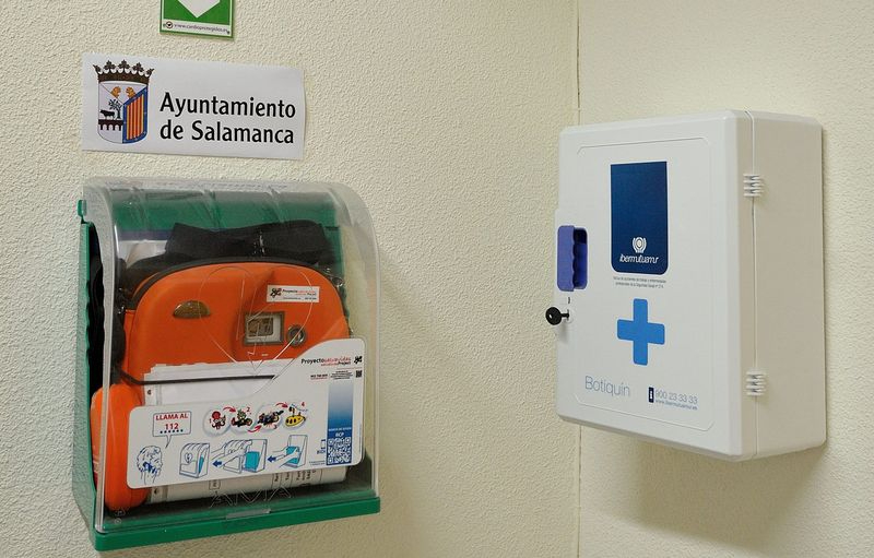 Salamanca amplía la red de desfibriladores: 73 dispositivos fijos y 82 móviles