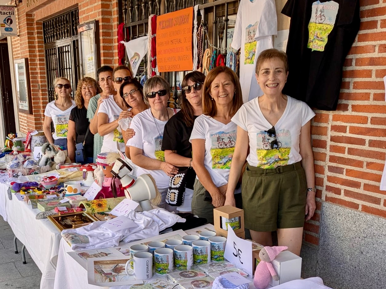 La solidaridad vecinal y la asociación Me Permito logran recaudar 1.500 euros para Pyfano en un mercadillo benéfico