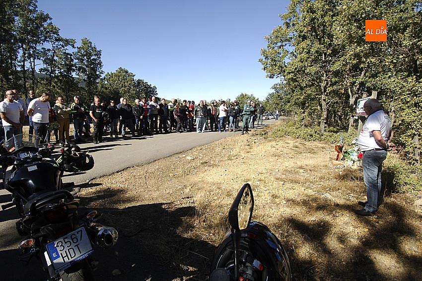 Motoristas mirobrigenses y Guardia Civil ruedan juntos en homenaje a dos agentes fallecidos en acto de servicio