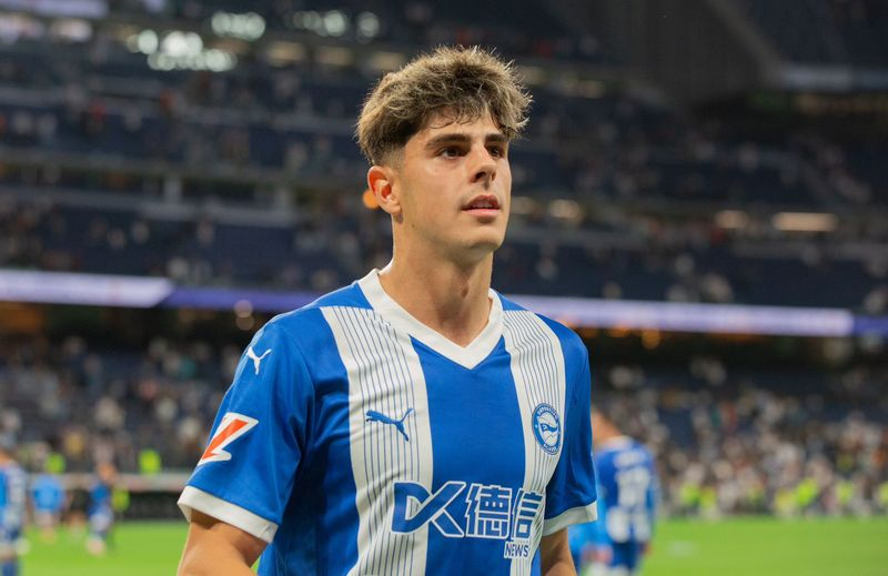 El jugador del Alavés, Adrián Hernández Pica, pregonero en Alba de Tormes