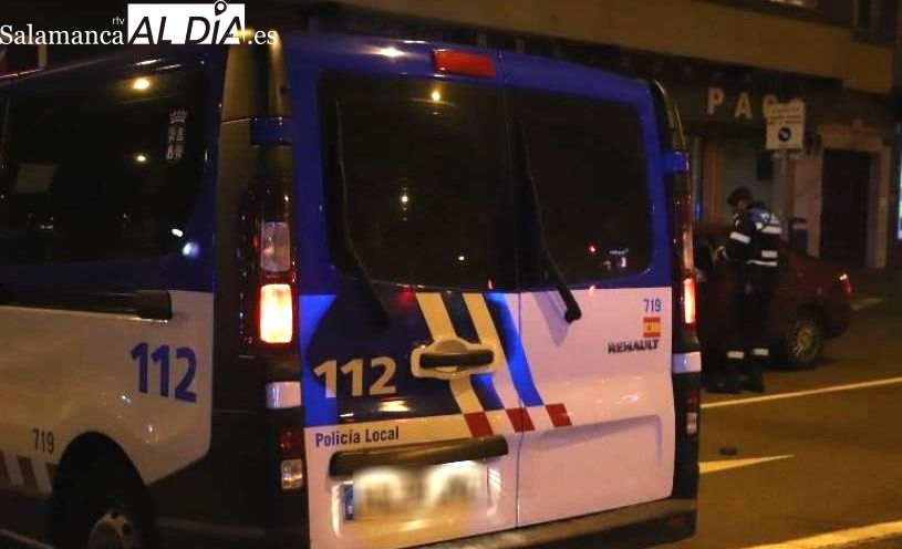 Un turismo choca con una moto cerca del Cementerio y huye del lugar