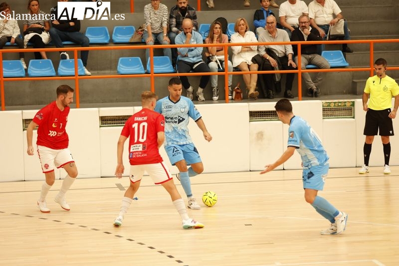 El Salamanca FS suma tres nuevos puntos tras una goleada ante el Coruxo (6-3)