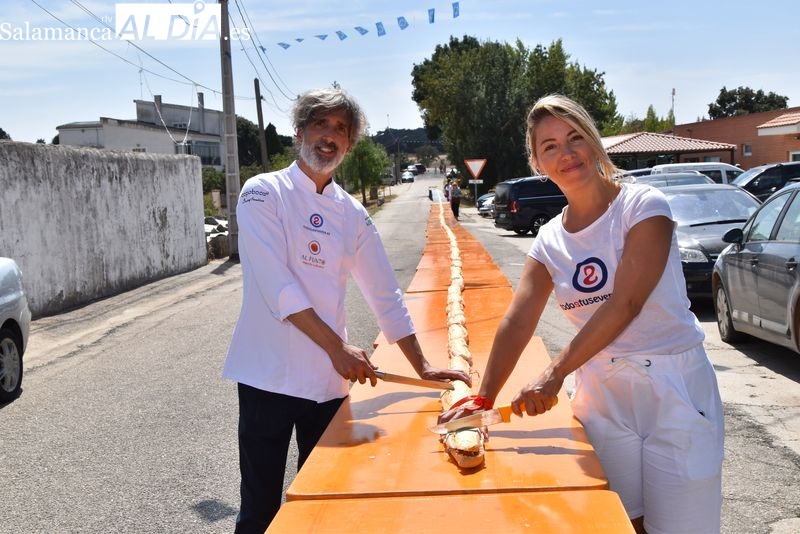 El bocadillo de jamón más largo de la provincia de Salamanca se ha hecho en Zamayón