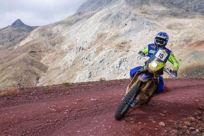 Santolino se apunta otra etapa y es más líder en Turquía