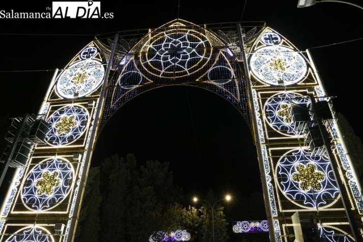 Las fotos y el vídeo del encendido del alumbrado del Recinto Ferial