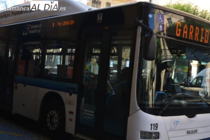 Piden más frecuencias de la línea del bus urbano de Garrido al Campus Unamuno