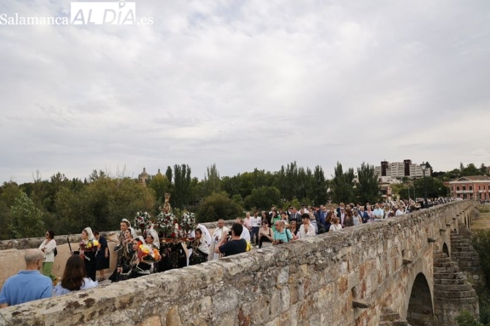 Cortes y regulaciones de tráfico este sábado en Salamanca por la ofrenda floral y los fuegos artificiales