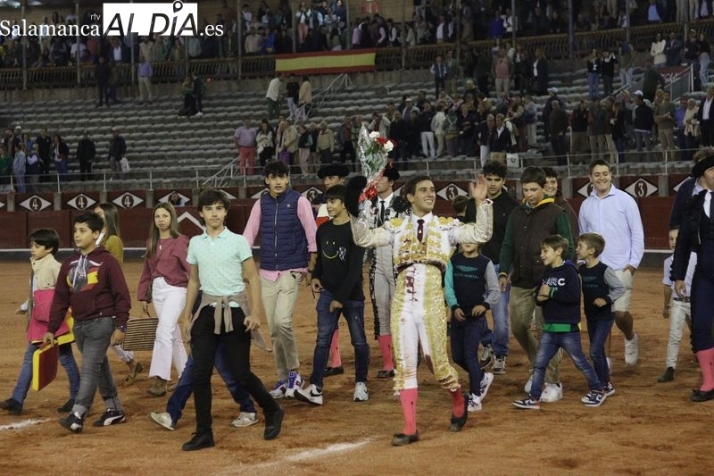 El último paseíllo supo a gloria