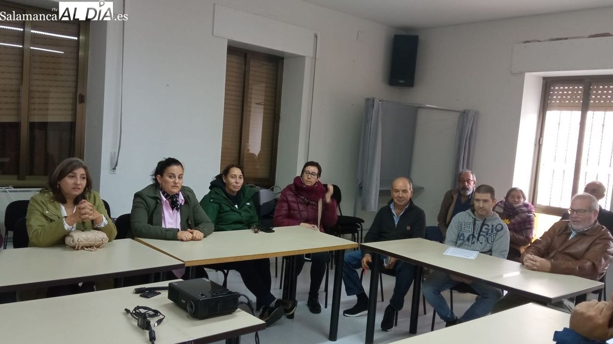 Los ayuntamientos de la línea férrea La Fuente de San Esteban-La Fregeneda se unen para pedir la recuperación de toda la vía