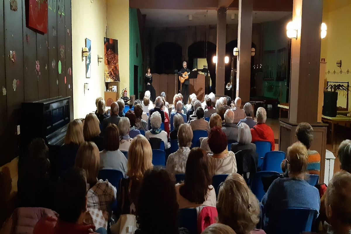 Toño&Paz llenan de nostalgia musical el Casino Obrero de Béjar