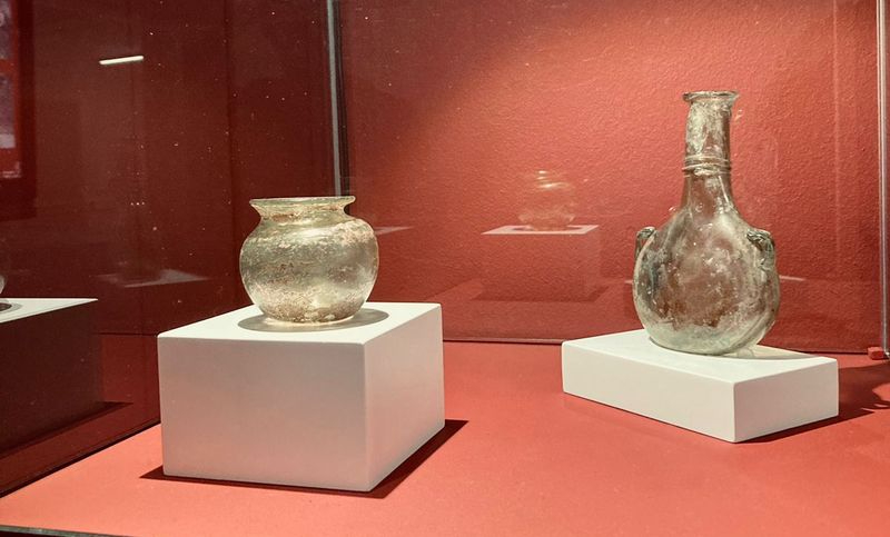 Ungüentarios de la Necrópolis de Las Merchanas en el Museo de Salamanca