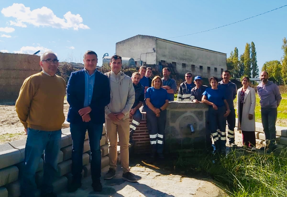 El diputado Antonio Labrador visita Rágama para conocer los trabajos que desarrolla el programa AFE en albanilería