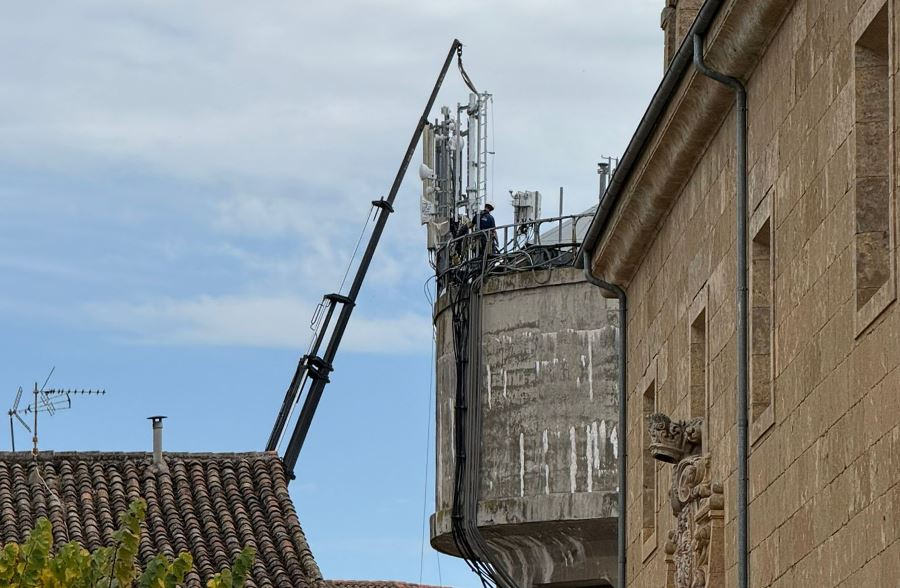 Día de cambio de antenas en el depósito para que Internet llegue a ‘puntos ciegos’