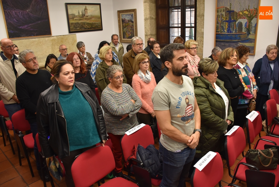 Guardado un minuto de silencio por la mujer asesinada en Arroyo de Cuéllar