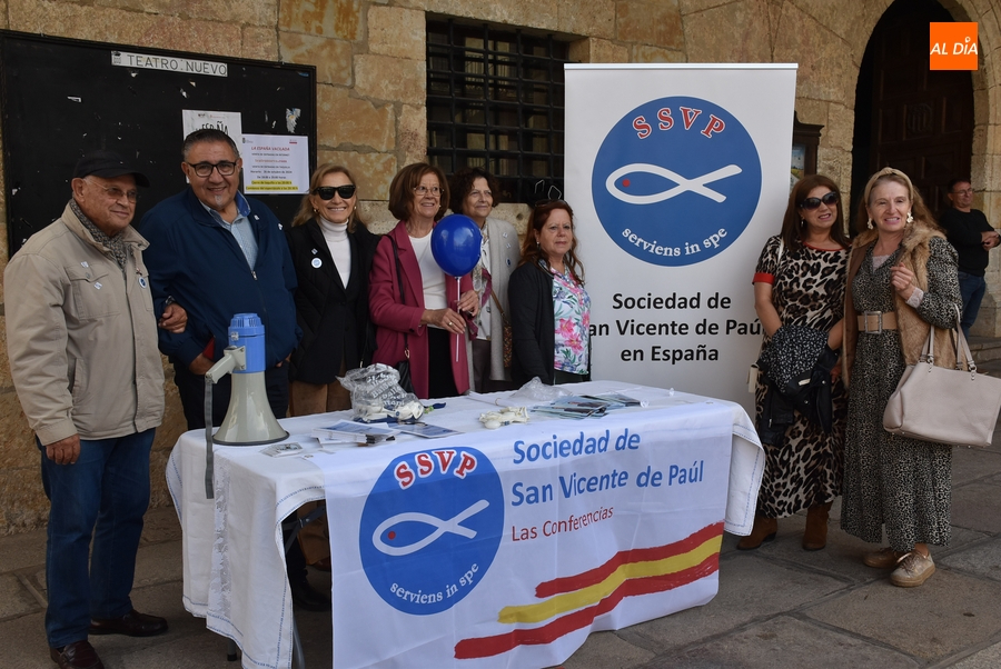 Las Conferencias de San Vicente difunden su labor en la Plaza Mayor