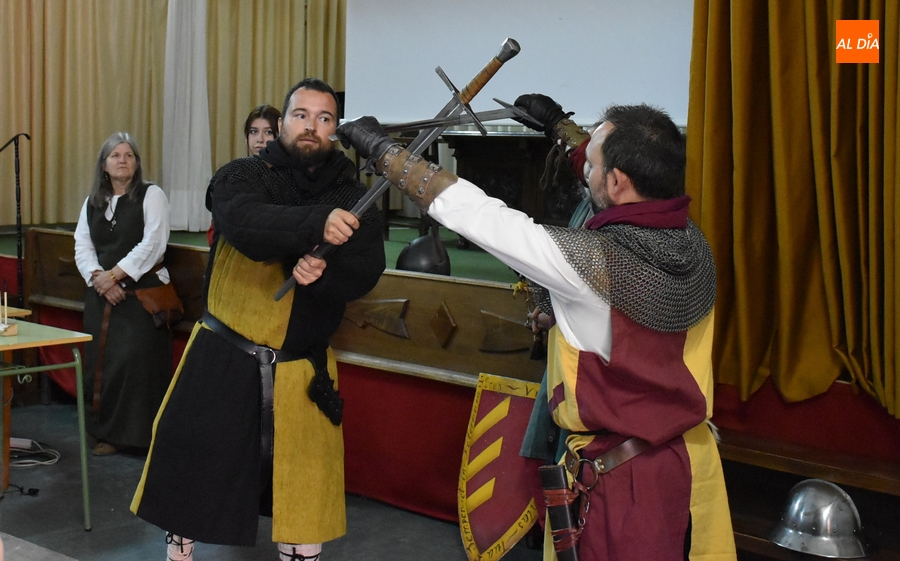 Rodericus completa sus visitas a los centros educativos, que se han volcado con la Feria Medieval