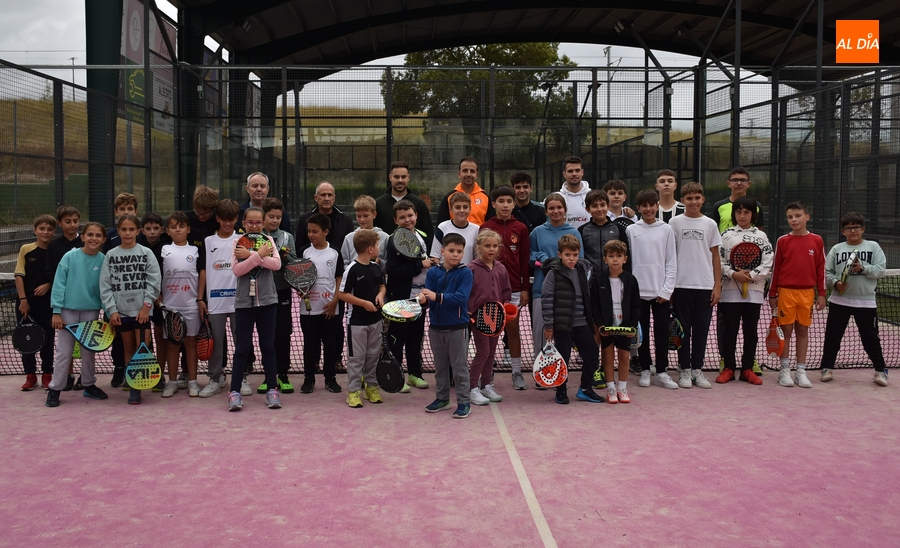 Más de 70 personas llenan la Escuela del Club de Pádel
