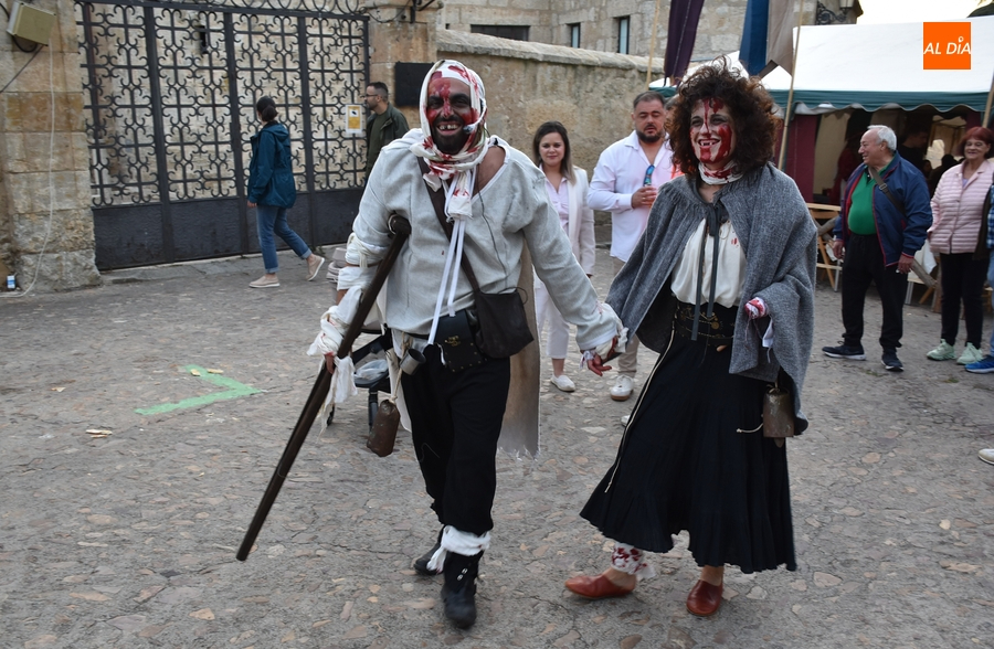 Magos y leprosos ponen la aportación mirobrigense a la abarrotada tarde sabatina