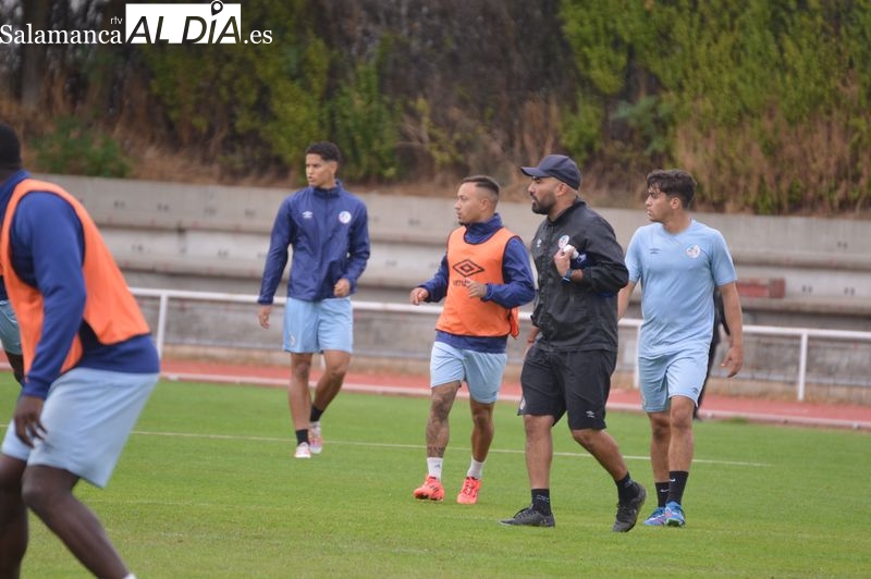 Emaná hace pareja con Juancho en un entrenamiento del Salamanca UDS sin Martín Galván y Rafa Dueñas