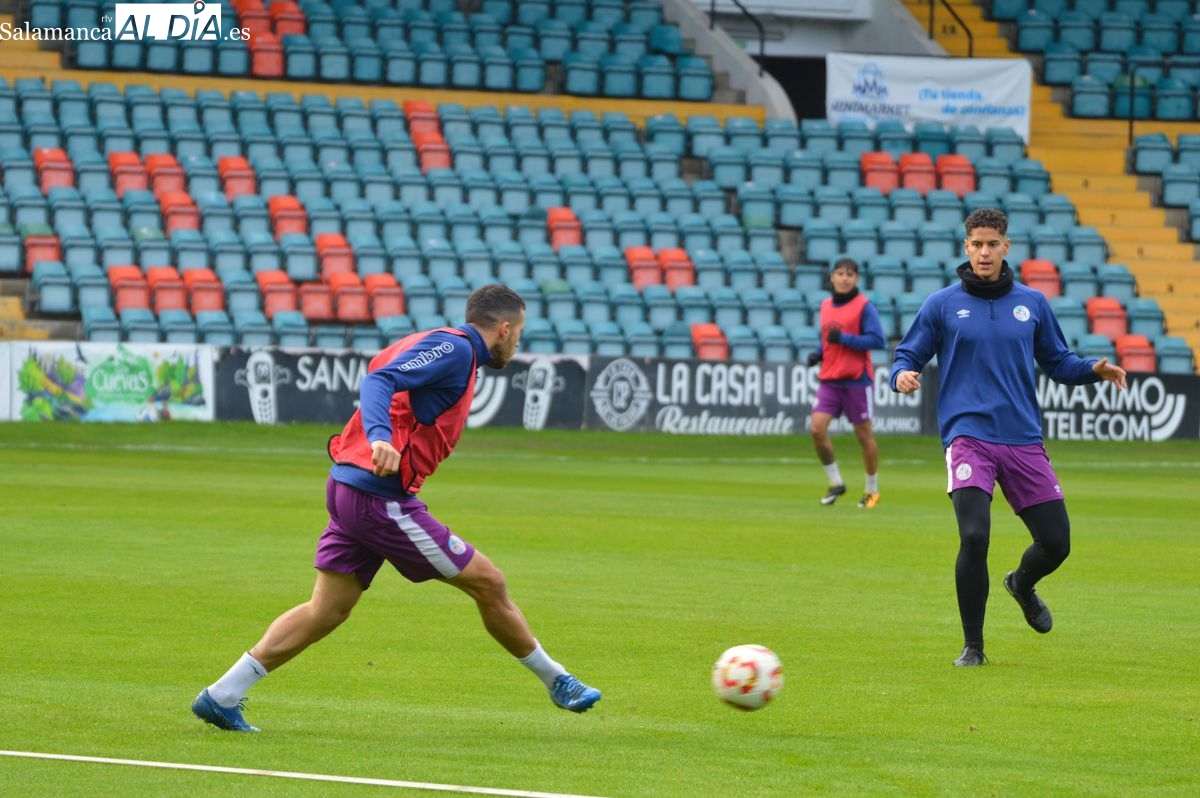El Salamanca UDS se ilusiona con la Copa del Rey y entrena por última vez antes del Alcorcón sobre un buen césped del Helmántico (FOTOS)