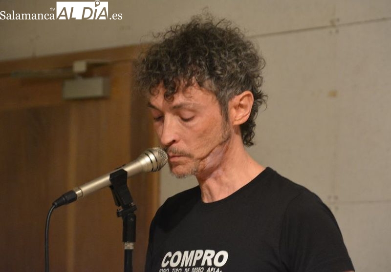 Los perros posmodernos. Cave canem, el nuevo libro de Emilio Papel