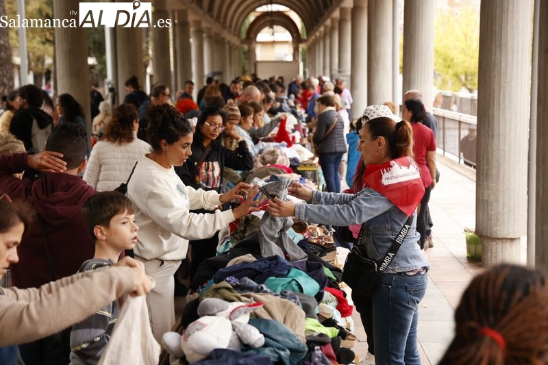 Éxito del mercadillo del trueque entre los vecinos de Garrido